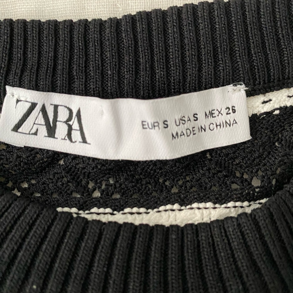 Zara Long Sleeve 🔳 - Picture 2 of 2